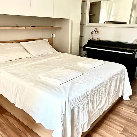 White Near Linate Apartamento *